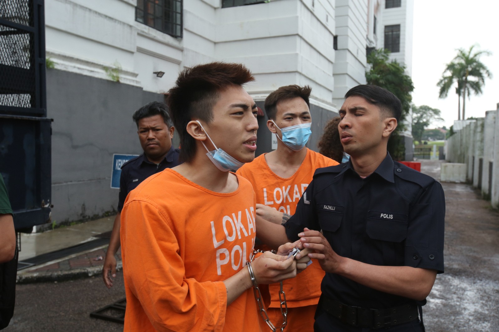 青年夜店外被刺死”案新加坡籍男主嫌控谋杀罪