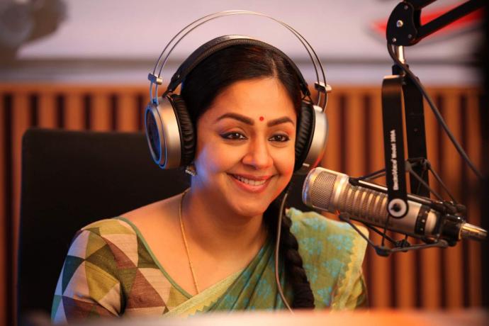 电波如风 Kaatrin Mozhi  淡米尔电影 Jyothika Manobala