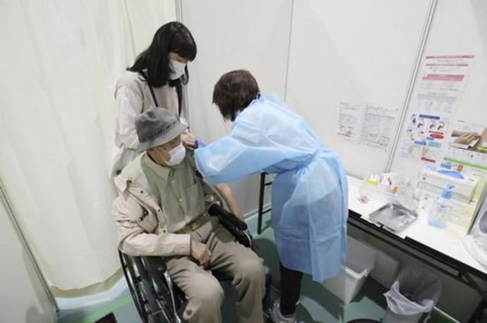 日本长者接种疫苗 Japan Vaccine