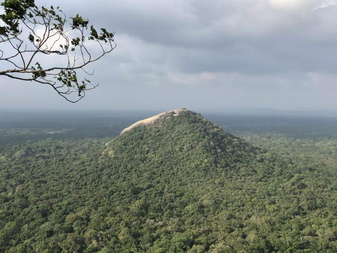 狮子岩 小山 Pidurangala Rock