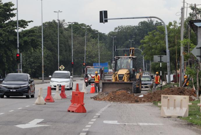 加埔路10哩 挖掘 道路工程