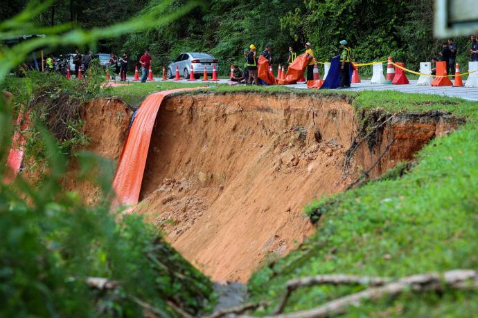 峇冬加里露营地土崩