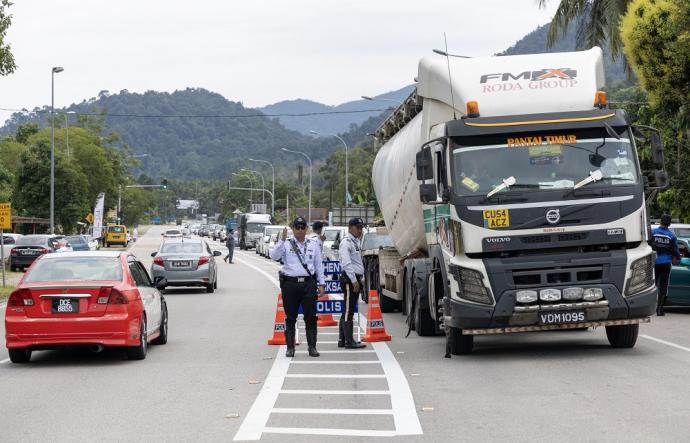 路障 安全行动 交通警察