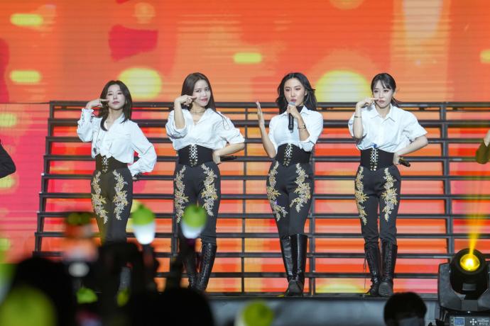 MAMAMOO, 颂乐, 辉人, 华莎, 玟星, MAMAMOO WORLD TOUR ‘MYCON’–KUALA LUMPUR, 莎阿南美拉华蒂体育馆, 演唱会, 