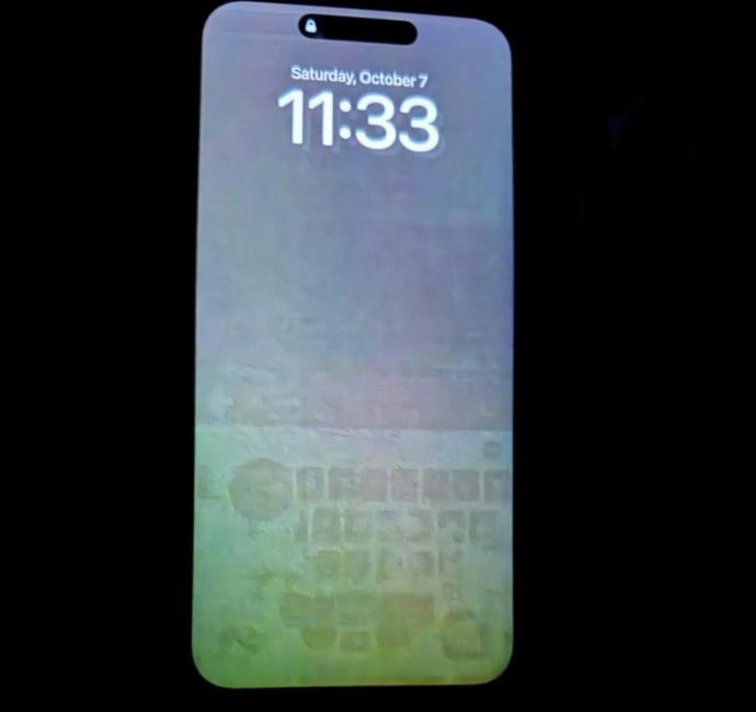 iPhone 15荧幕烙印