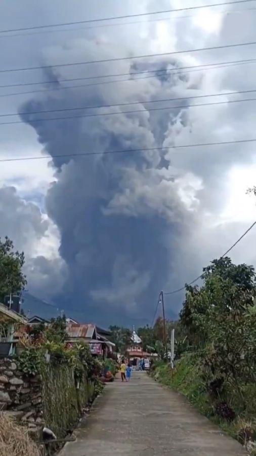 印尼火山爆发 默拉皮火山