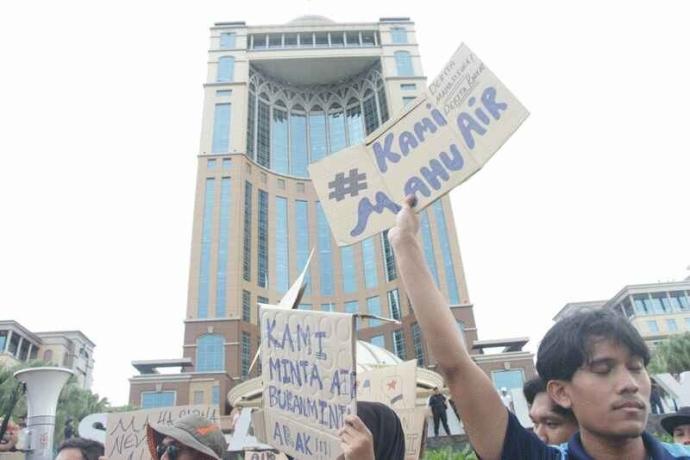 大学团体抗议水供集会