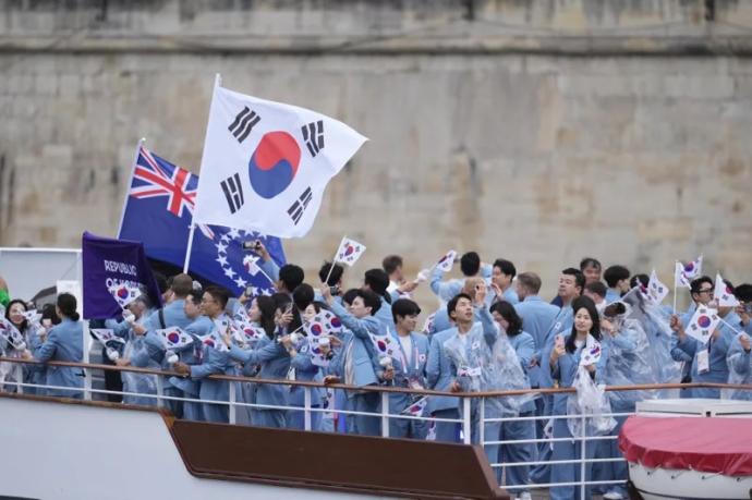 韩国代表团奥运搭船进场