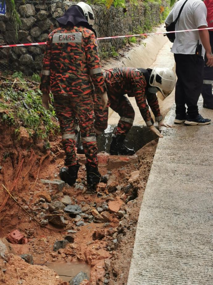 女登山客疑失足坠入路旁涵洞去世