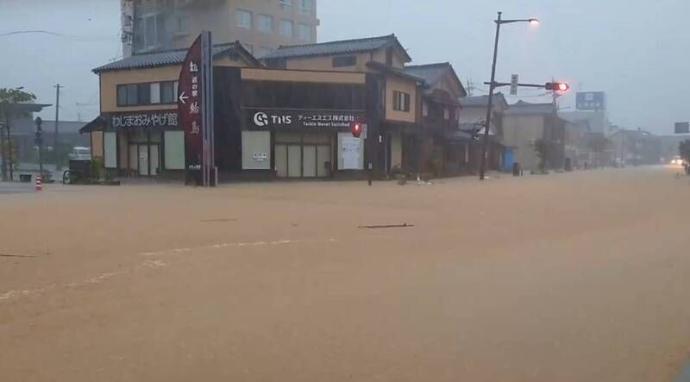 日本石川县暴雨