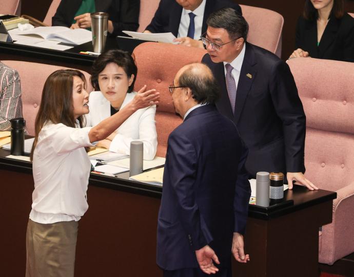 台湾 高金素梅 柯建铭 卓荣泰 