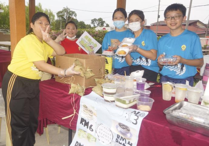 文丁中华小学 义卖会 摊位