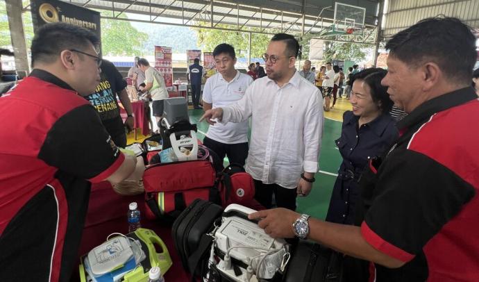 沈志强巡视武拉必社区日