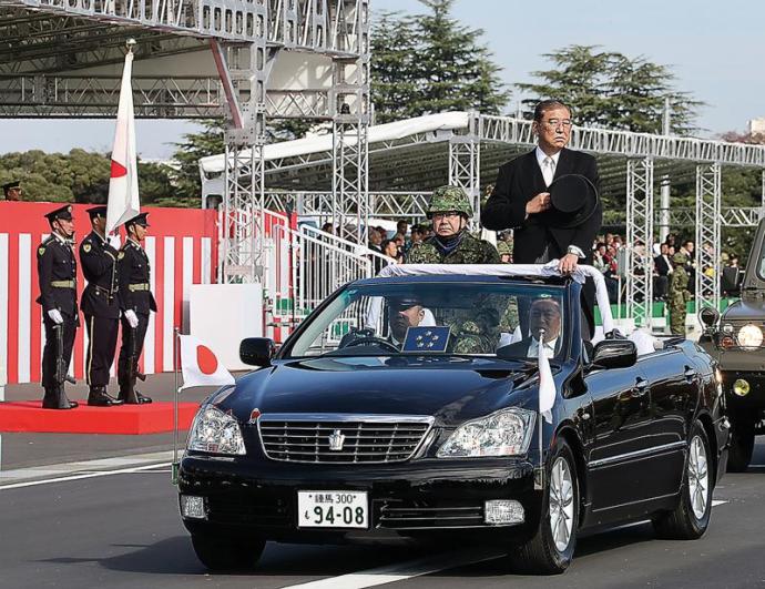 日本 首相 石破茂 检阅 自卫队