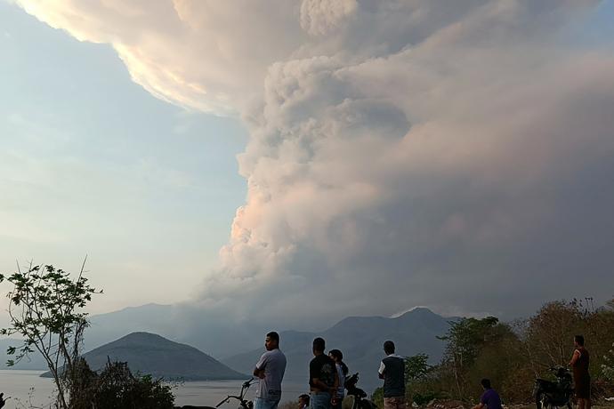 印尼勒沃托比火山再喷发