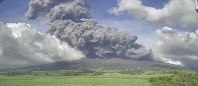 坎拉翁火山爆发