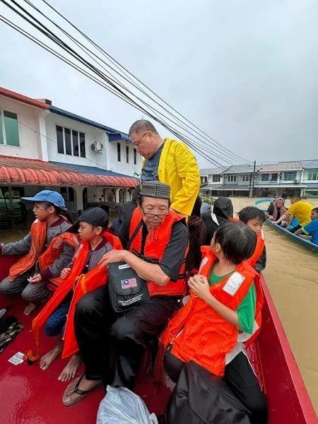 民都鲁洪灾 张庆信救援