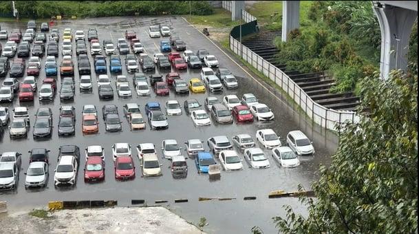 万达广场 停车场 水灾 汽车 泡水