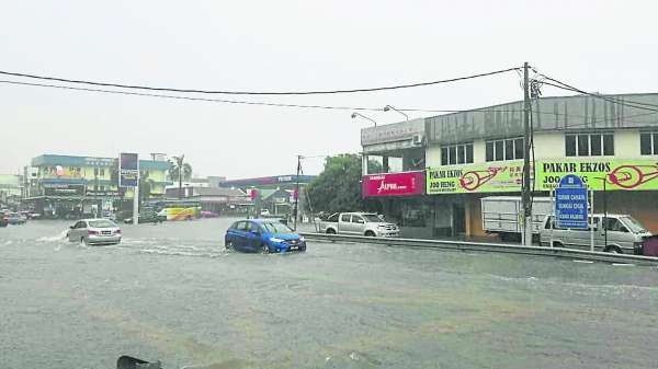 锡米山大路逢雨成灾，情况严重。