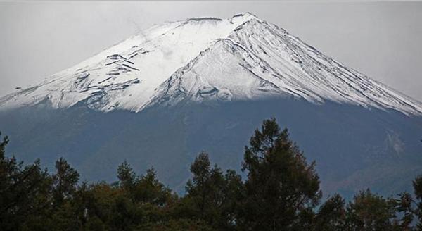 富士山披雪提早11天