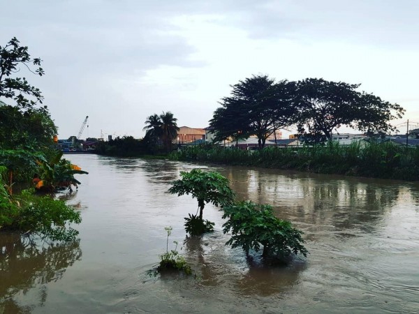 一雨成灾，古腰河旁住宅区再成重灾区。