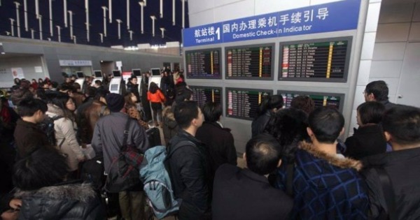 雷雨天气令上海浦东、虹桥两个机场，逾300班航机受到影响。图为浦东机场航站楼。（资料图片）