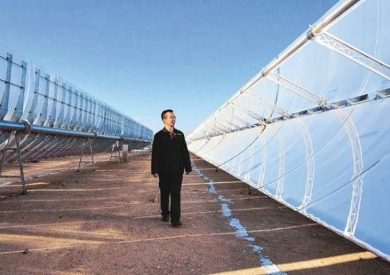 去年全球太阳能市场规模首突破100GW，中国以并网量达52.83GW居冠，但集邦估计今年市场需求可能降至46.7GW。 （新华社）